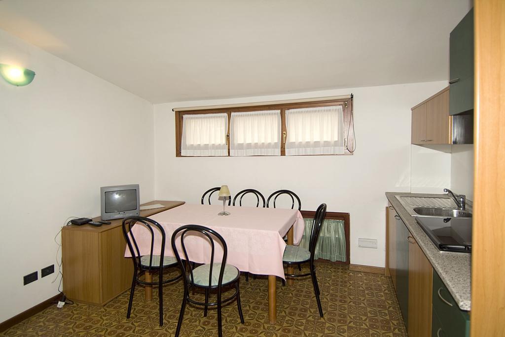 Camping Hotel Au Lac De Como Sorico Room photo